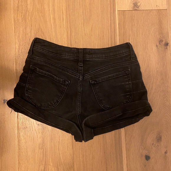 Black shorts - Picture 2 of 2